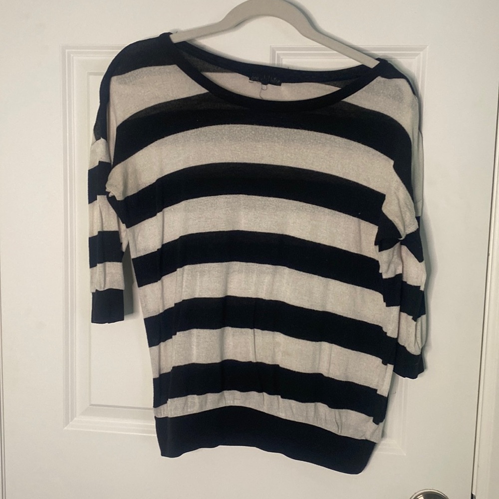 Black and white top, 3/4 sleeve
